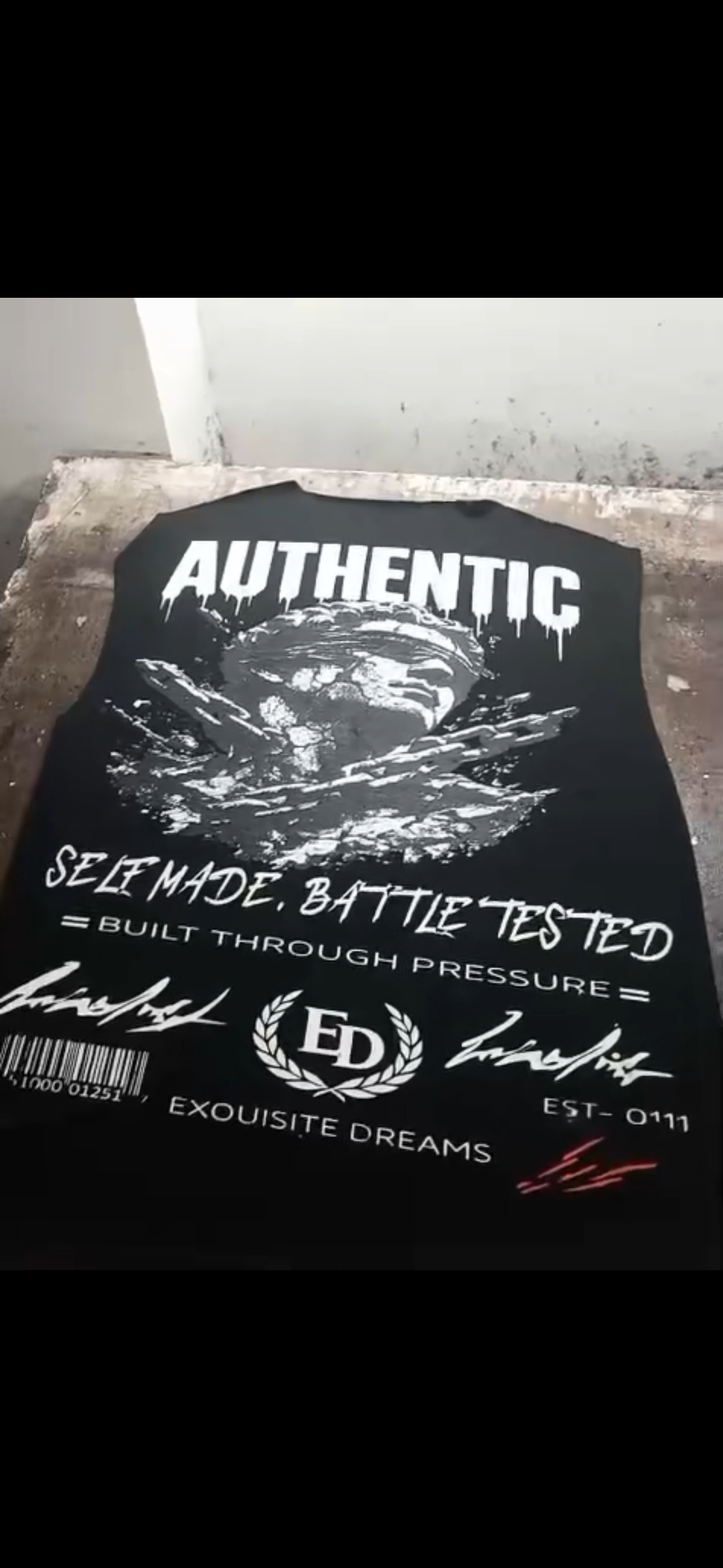 AUTHENTIC TEE